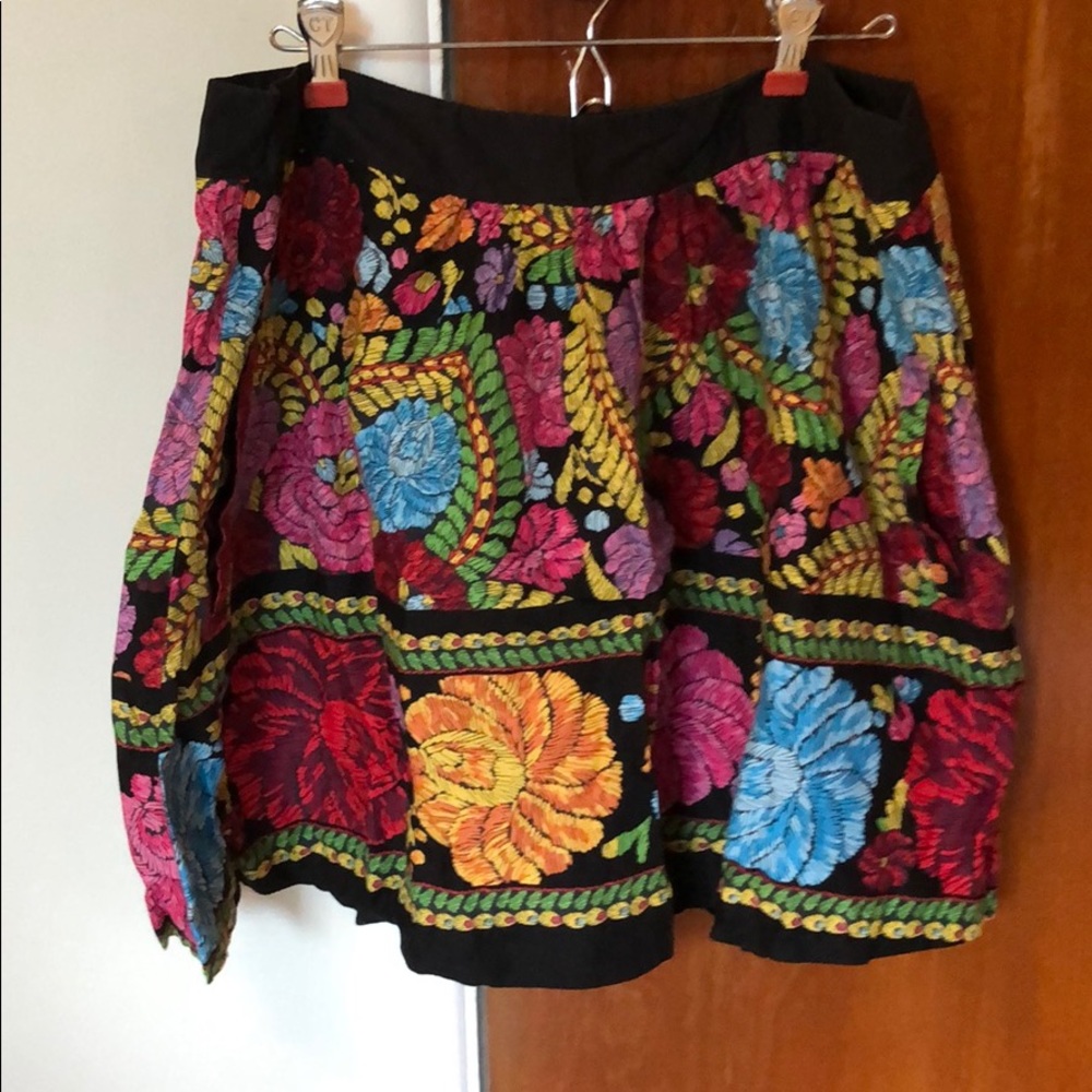 Elastic-waist floral short skirt
